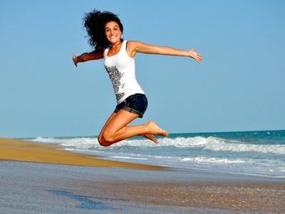 fille-sur-la-plage